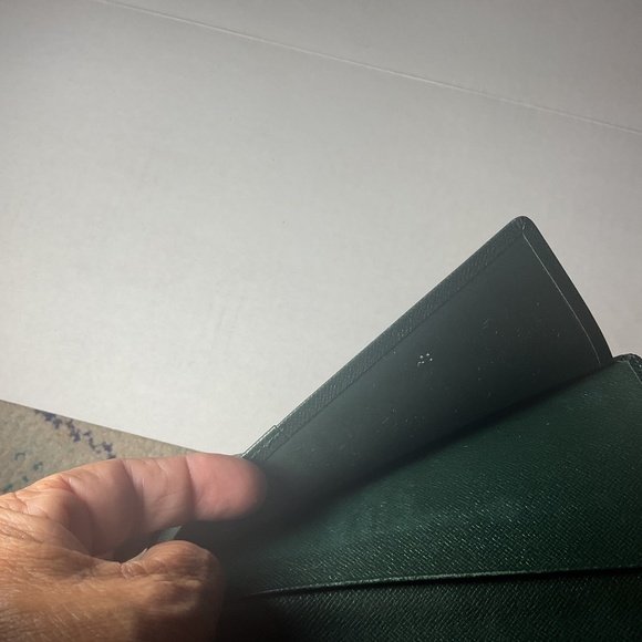Louis Vuitton Taiga Leather Green Wallet - Picture 6 of 13